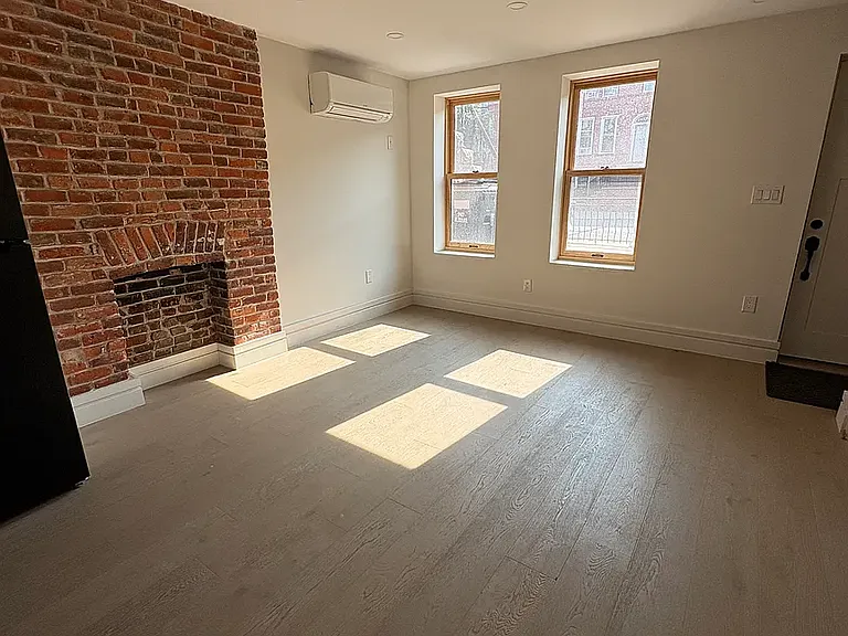 242 Albany Ave #2 — Photo 1