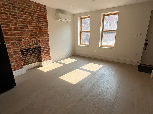 242 Albany Ave #2, Brooklyn, NY 11213