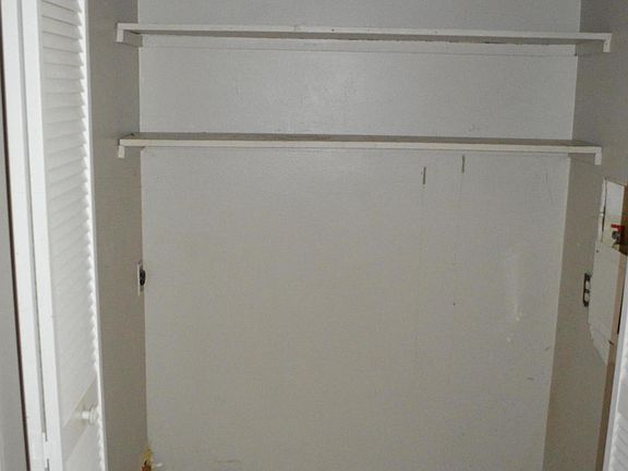 3rd image of 4022 Mount Vernon Ave #4022