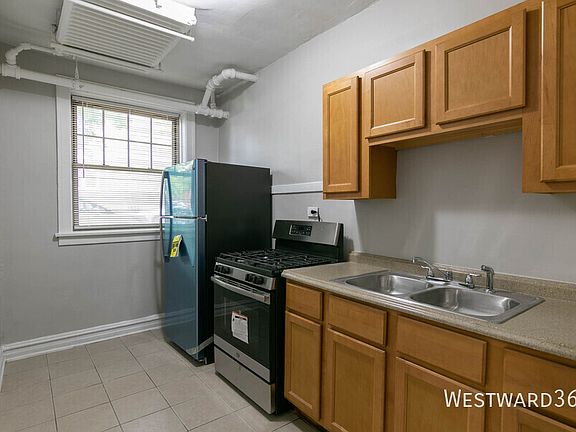 2nd image of 3126 W Eddy St #G
