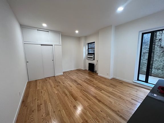 3rd image of 222 W 15th St APT 1G