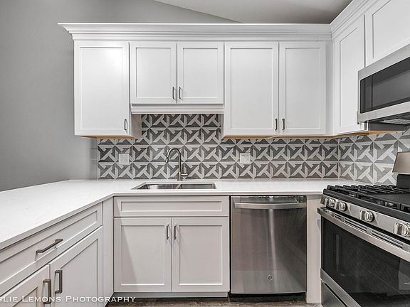 5th image of 7415 Canterbury Pl #22-2