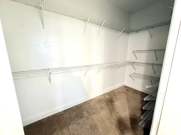 716 Lakeside Landing Ct — Photo 13