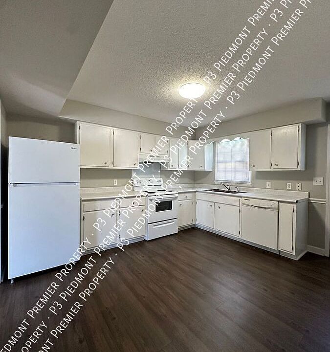 1st image of 28 Forsyth St