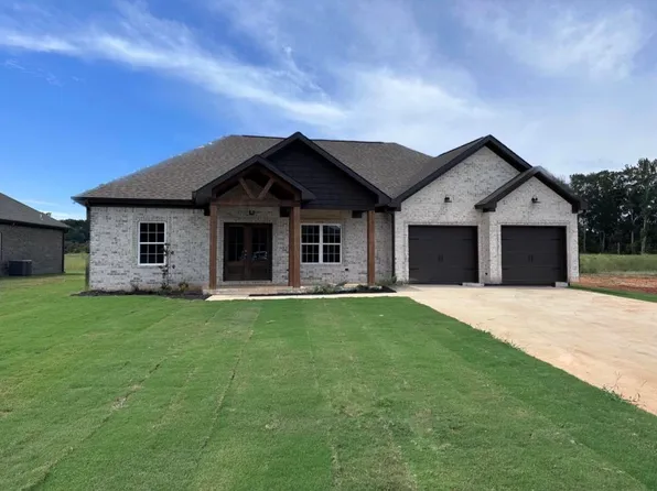 1215 Glendora Ave, Tuscumbia, AL 35674