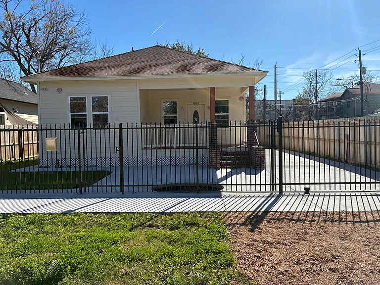 1604 Brooks St — Photo 21