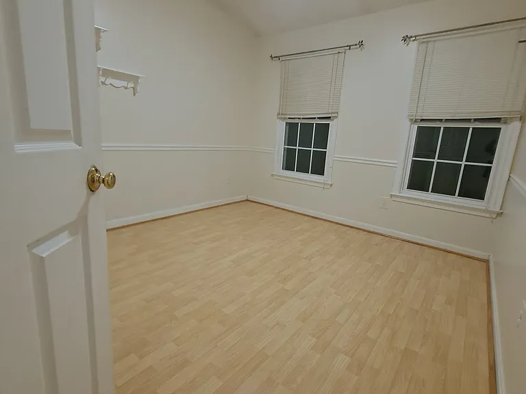 6016 Rockton Ct — Photo 2