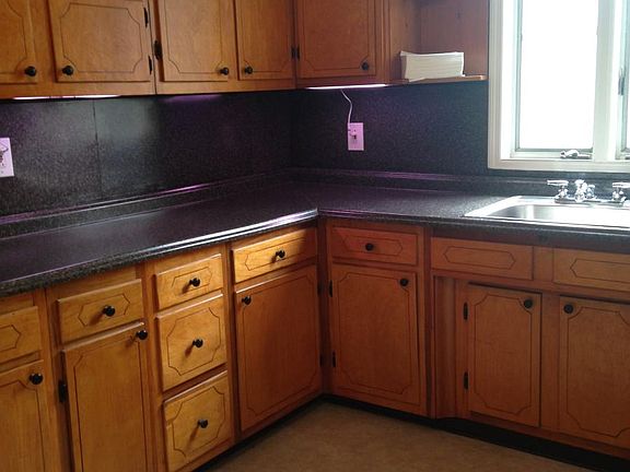 5th image of 240 E Queen Street # First Floor