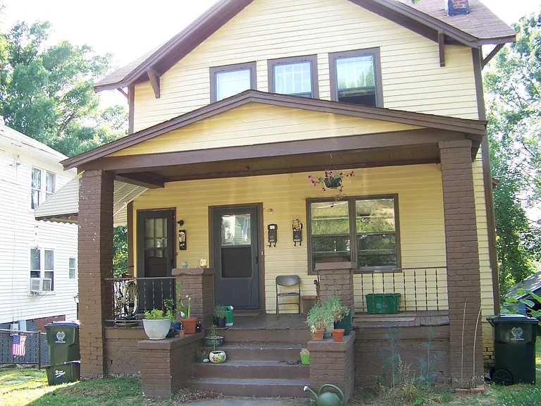 320 Cutler St — Photo 1