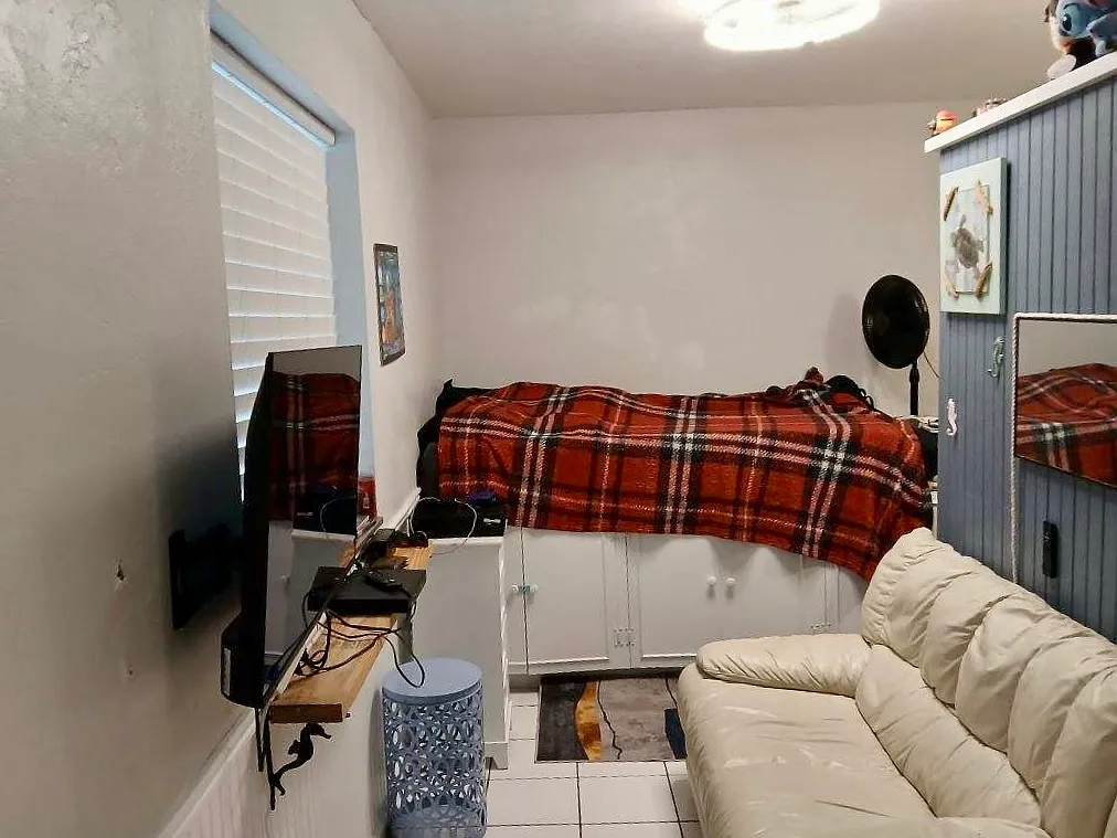 Studio, 200 sqft, $1,195 — Photo 2