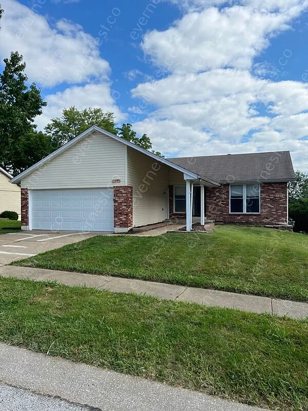 5295 Springtrail Dr photo 1
