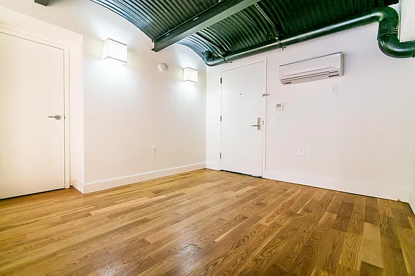 Rented by Nooklyn NYC LLC | media 106