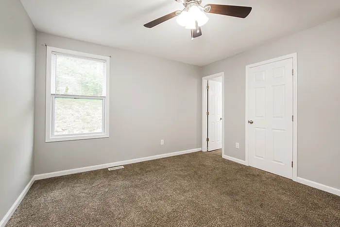 1004 Golfview Dr — Photo 7