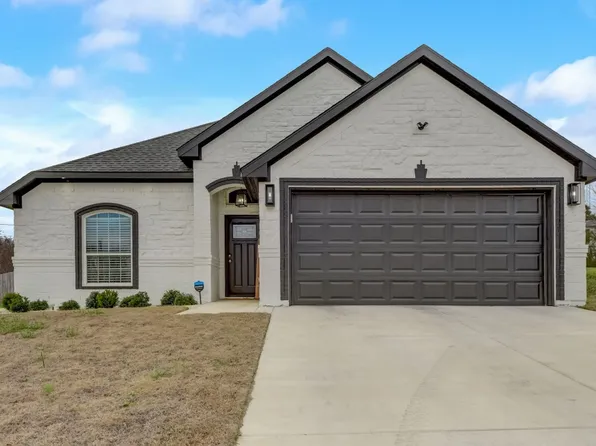 8313 Gibbs Dr, White Settlement, TX 76108