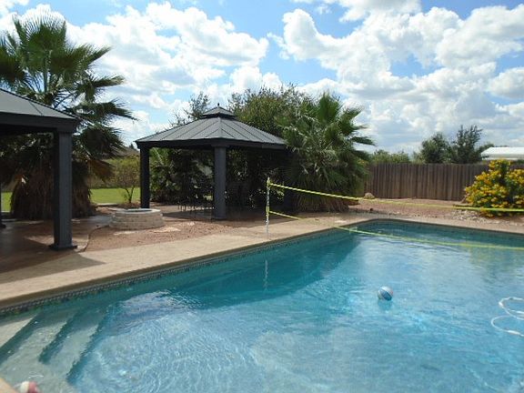 4th image of 1613 Stonelake Dr