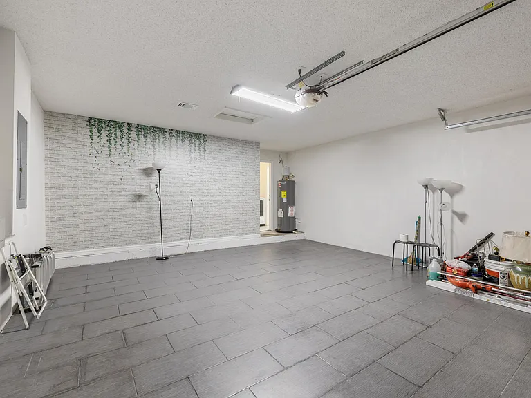 3800 Woodfield Dr — Photo 36