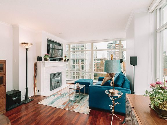 2nd image of 1199 Marinaside Cres #806