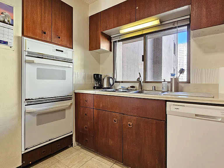 1910 Ala Moana Blvd #17B-17B-17B — Photo 13