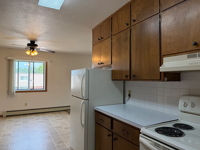 Cottonwood Apartments — Photo 4