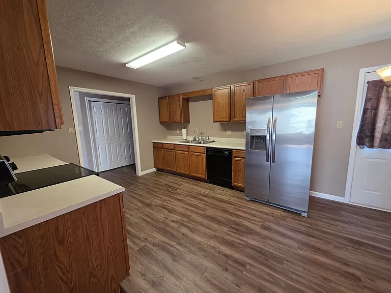 1012 Willow Creek Cir — Photo 13