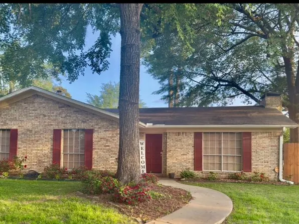 201 Pine Forest St, Wake Village, TX 75501