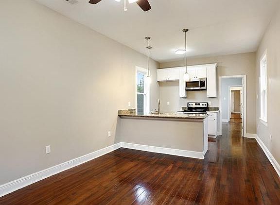2nd image of 1923 Port St