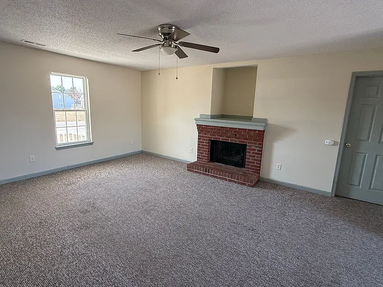 105 Taylors Ct — Photo 18