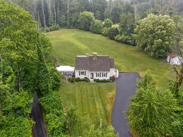 554 High St, Hanson, MA 02341
