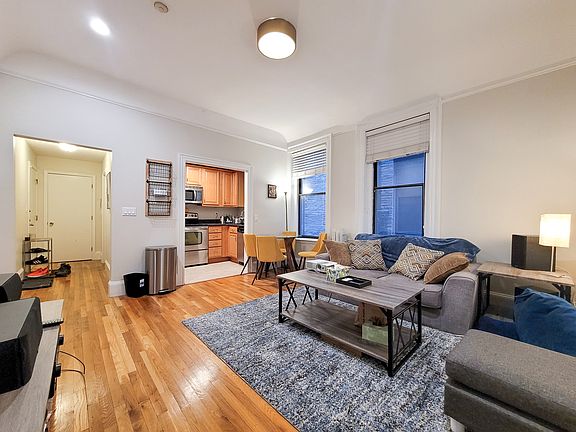4th image of 362 Commonwealth Ave APT 4C