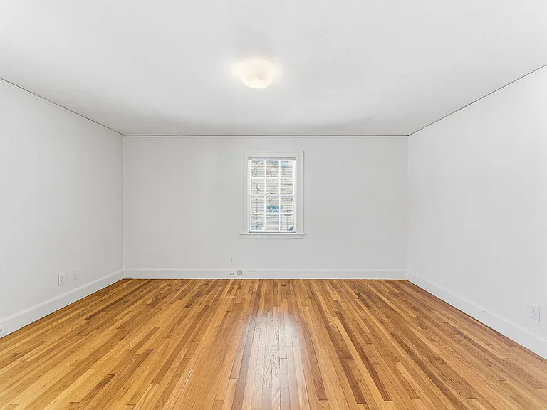 48 Acacia Ave — Photo 38