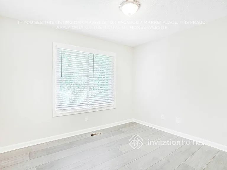 196 Paradise Xing — Photo 12