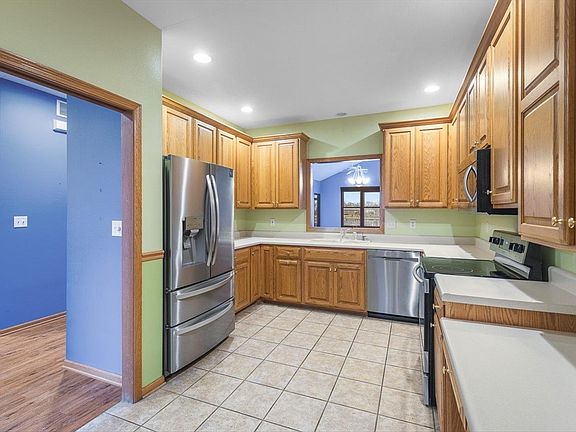 3rd image of 3703 Lakeview Dr