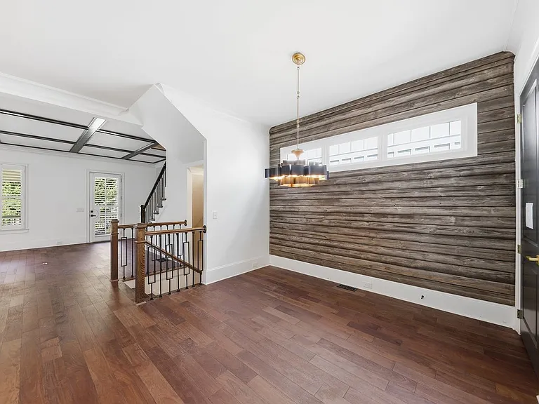 209 Highland Park — Photo 10