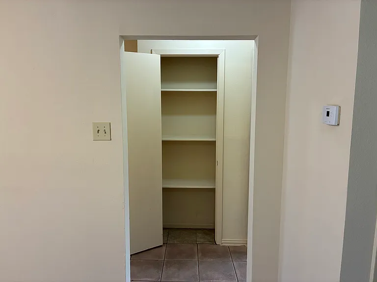 1219 Truman Ln — Photo 3
