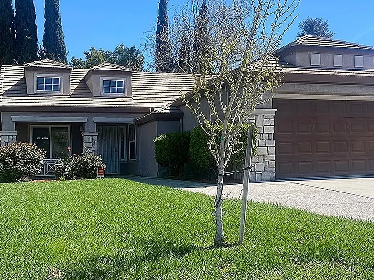 820 Teton Ln — Photo 1