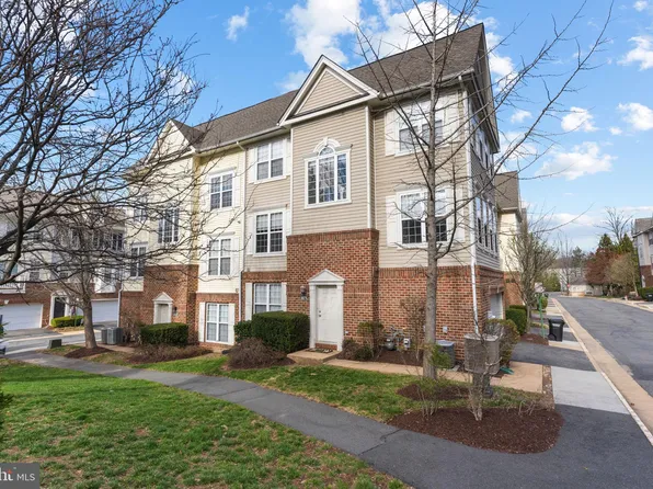 8074 Nicosh Circle Ln #50, Falls Church, VA 22042