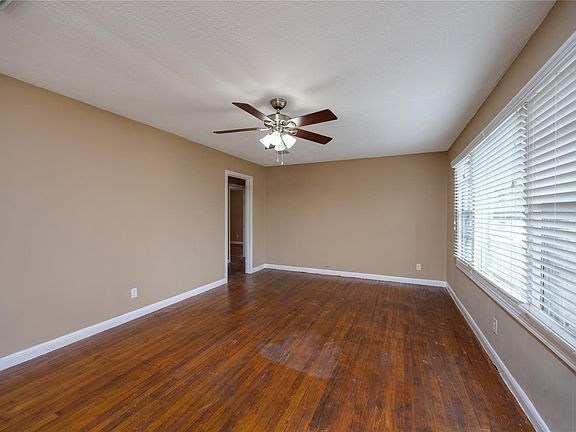 3rd image of 304 Harris Blvd