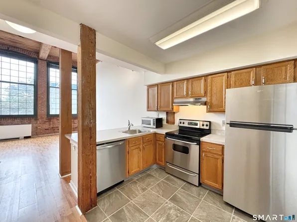 25 Grand St APT 140, Norwalk, CT 06851