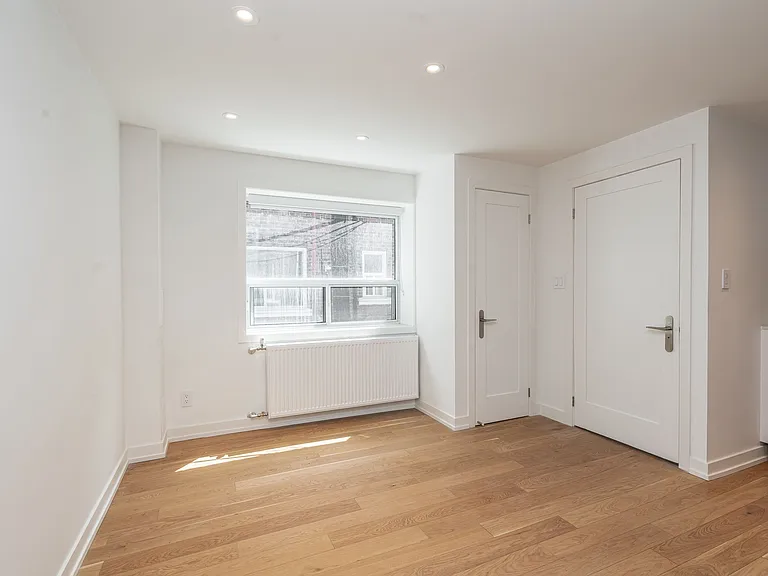 26 Balmoral Ave — Photo 49
