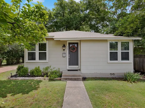 305 S Bowie St, Fredericksburg, TX 78624