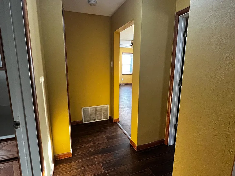 732 N Middle St — Photo 11