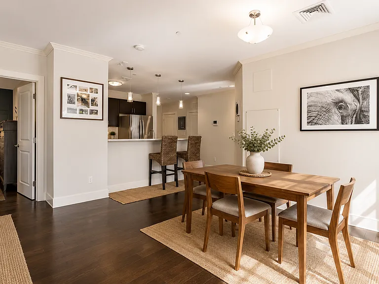 320 Maverick St #204B — Photo 11