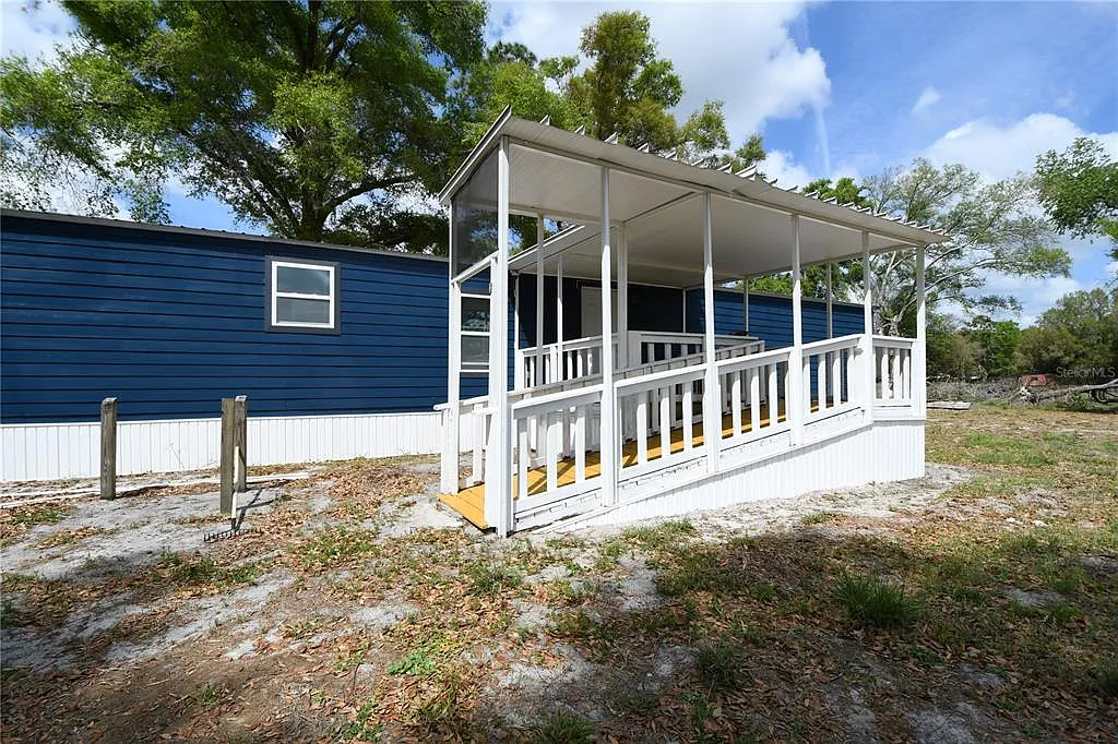3 bed, 2.0 bath, 1216 sqft, $2,000 — Photo 1