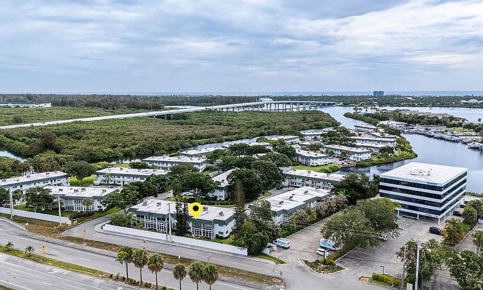 2800 Indian River Blvd #R9