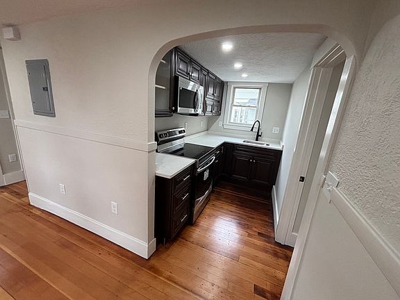 4th image of 22 Pleasant St