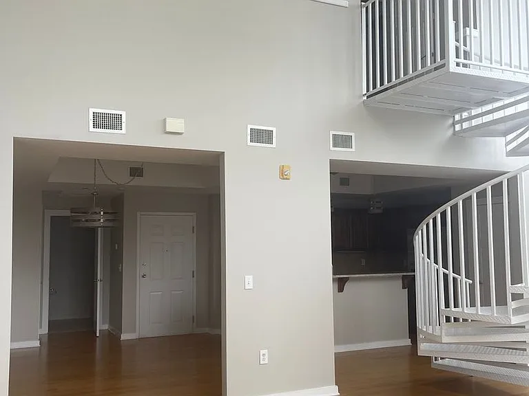 277 S Gay St #204 — Photo 4