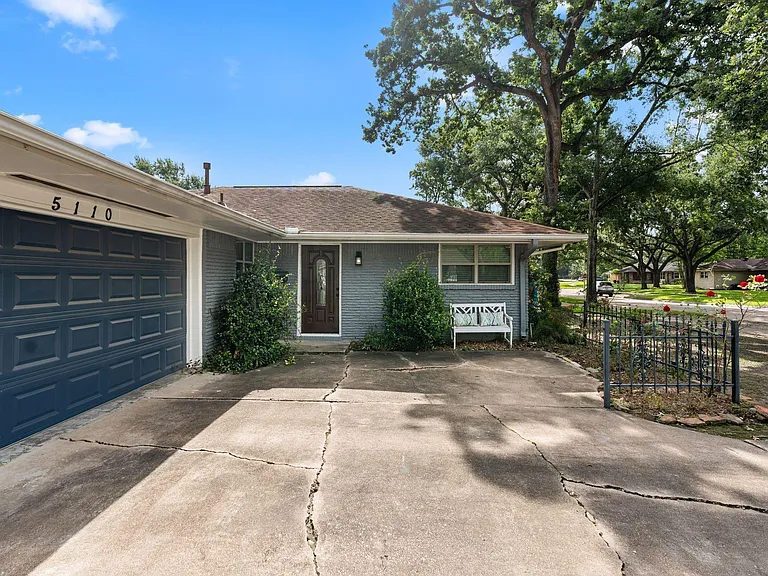 5110 Hialeah Dr — Photo 1
