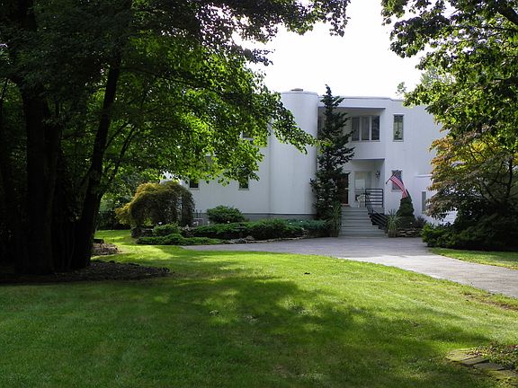 Almost One Acre of Level Lakefront Living
