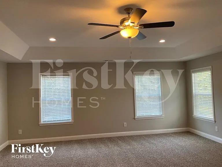 5602 Falkland Dr — Photo 7
