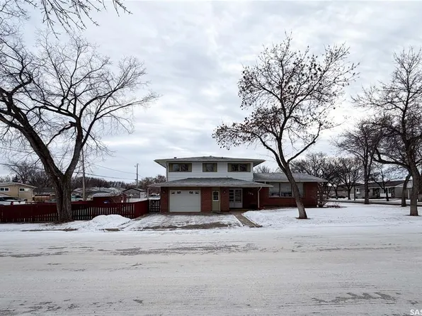 594 5th STREET W, Shaunavon, SK S0N 2M0